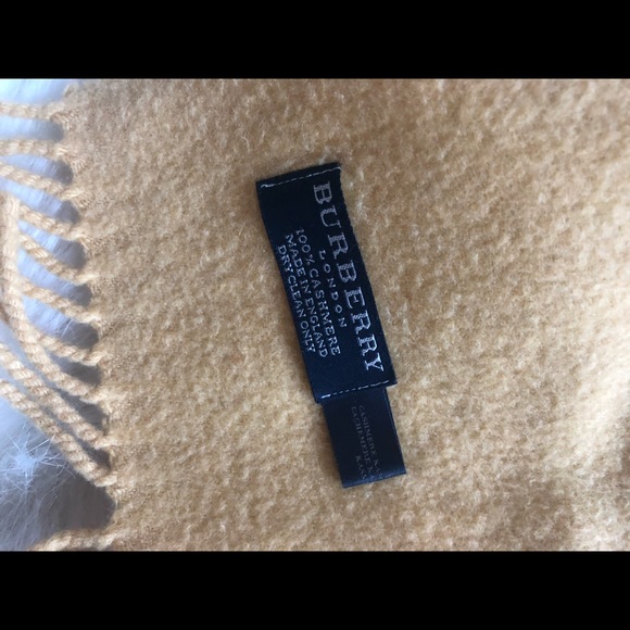 Authentic 100 percent cashmere Burberry scarf - Picture 5 of 9